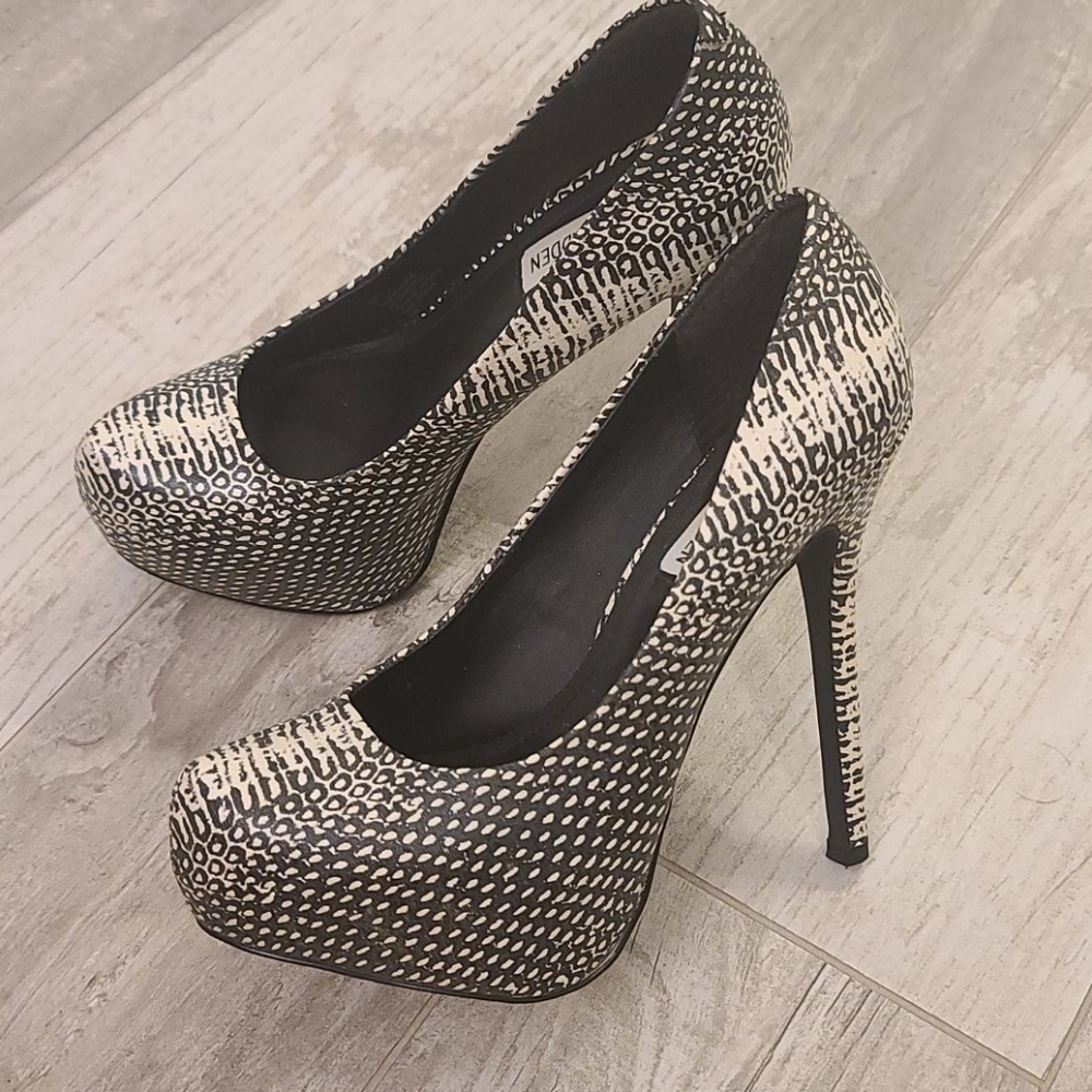 Steve Madden Nala Pump